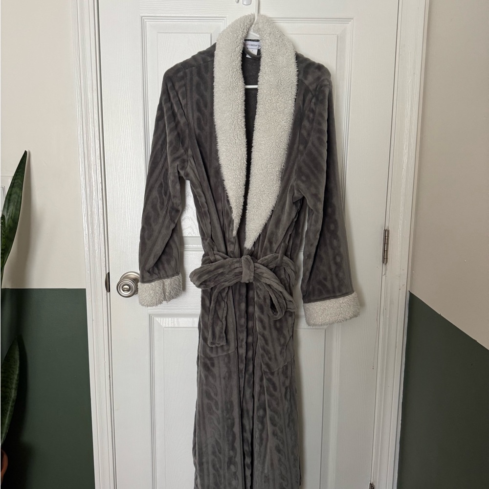 Liz Claiborne Gray Fuzzy Bath Robe with White Trim